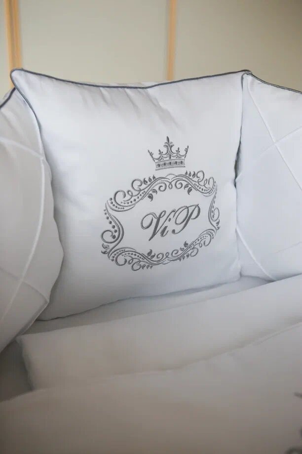 Комплект в кроватку подушками VIP (белый  серый) сатин (4)