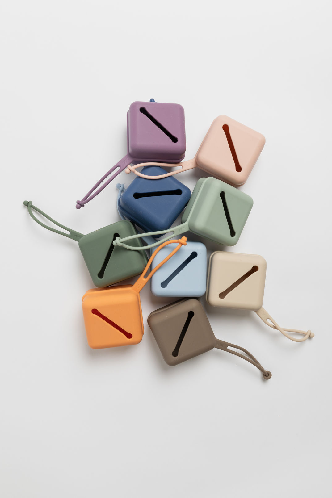 kontejner_dlya_pustyshki_pacifier_box_bibs